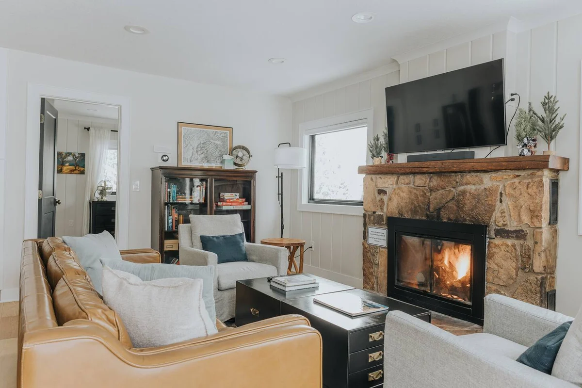 Luxury Mountain Cabin with Views, Hot Tub, Fire Pit, by Forest & Peak Retreats #92