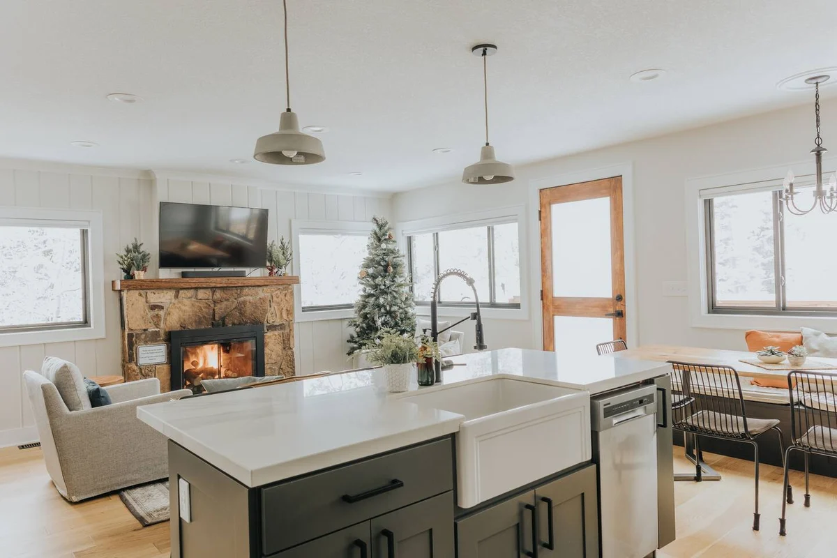 Luxury Mountain Cabin with Views, Hot Tub, Fire Pit, by Forest & Peak Retreats #107