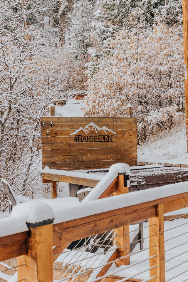 Luxury Mountain Cabin with Views, Hot Tub, Fire Pit, by Forest & Peak Retreats #113