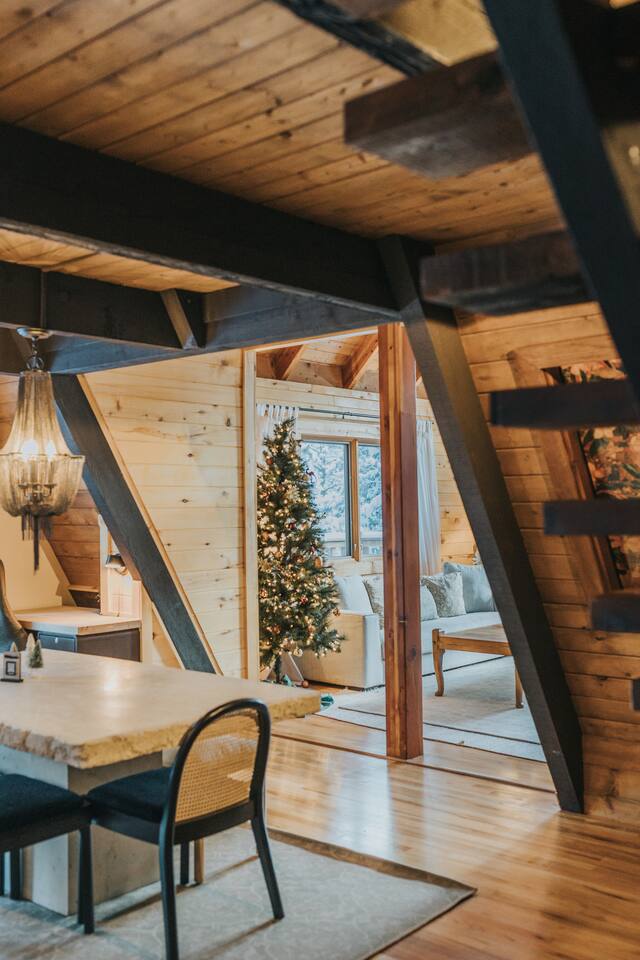 Secluded Cabin: Hot Tub, Large Deck & Fire Pit #9
