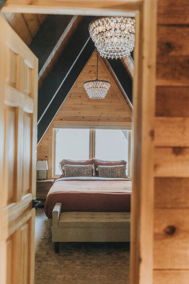 Secluded Cabin: Hot Tub, Large Deck & Fire Pit #19