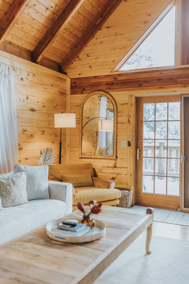 Secluded Cabin: Hot Tub, Large Deck & Fire Pit #92