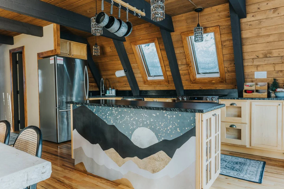 Secluded Cabin: Hot Tub, Large Deck & Fire Pit #116