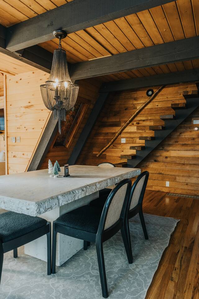 Secluded Cabin: Hot Tub, Large Deck & Fire Pit #78