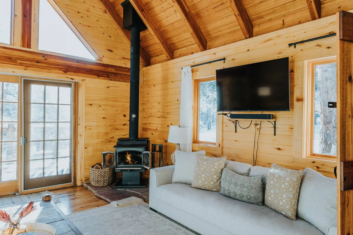Secluded Cabin: Hot Tub, Large Deck & Fire Pit #123
