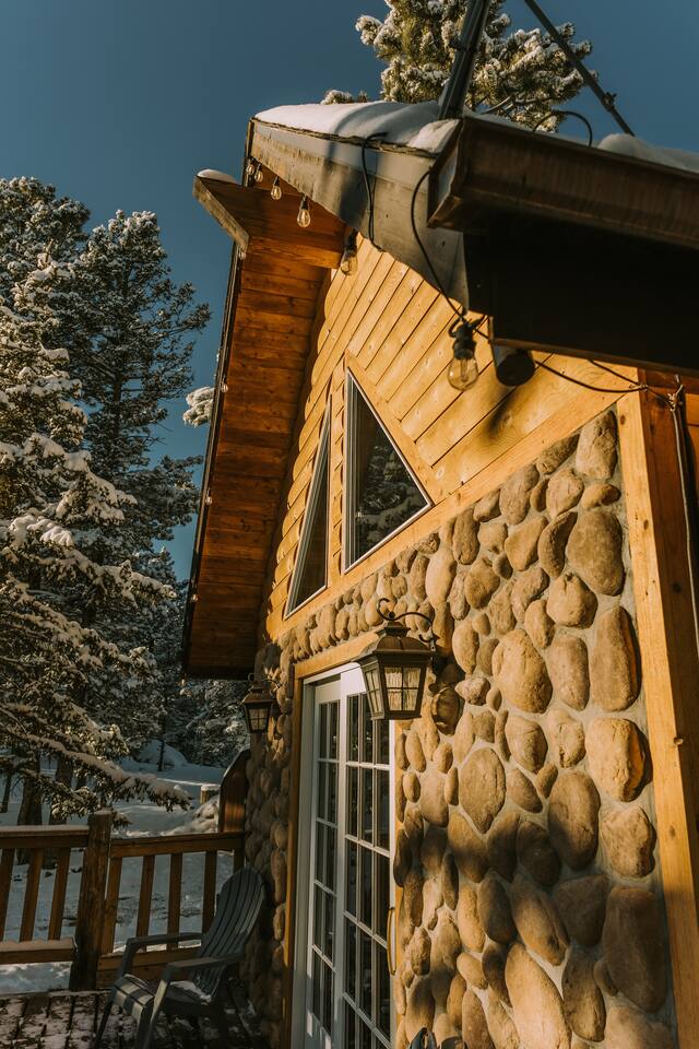 Secluded Cabin: Hot Tub, Large Deck & Fire Pit #143