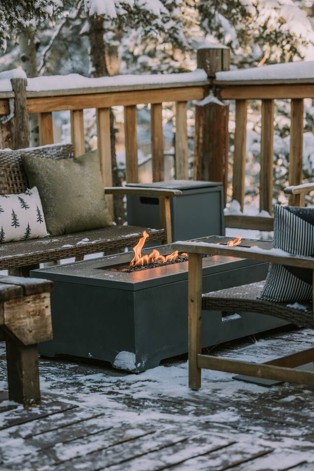 Secluded Cabin: Hot Tub, Large Deck & Fire Pit #144