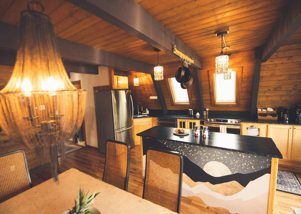 Secluded Cabin: Hot Tub, Large Deck & Fire Pit #127