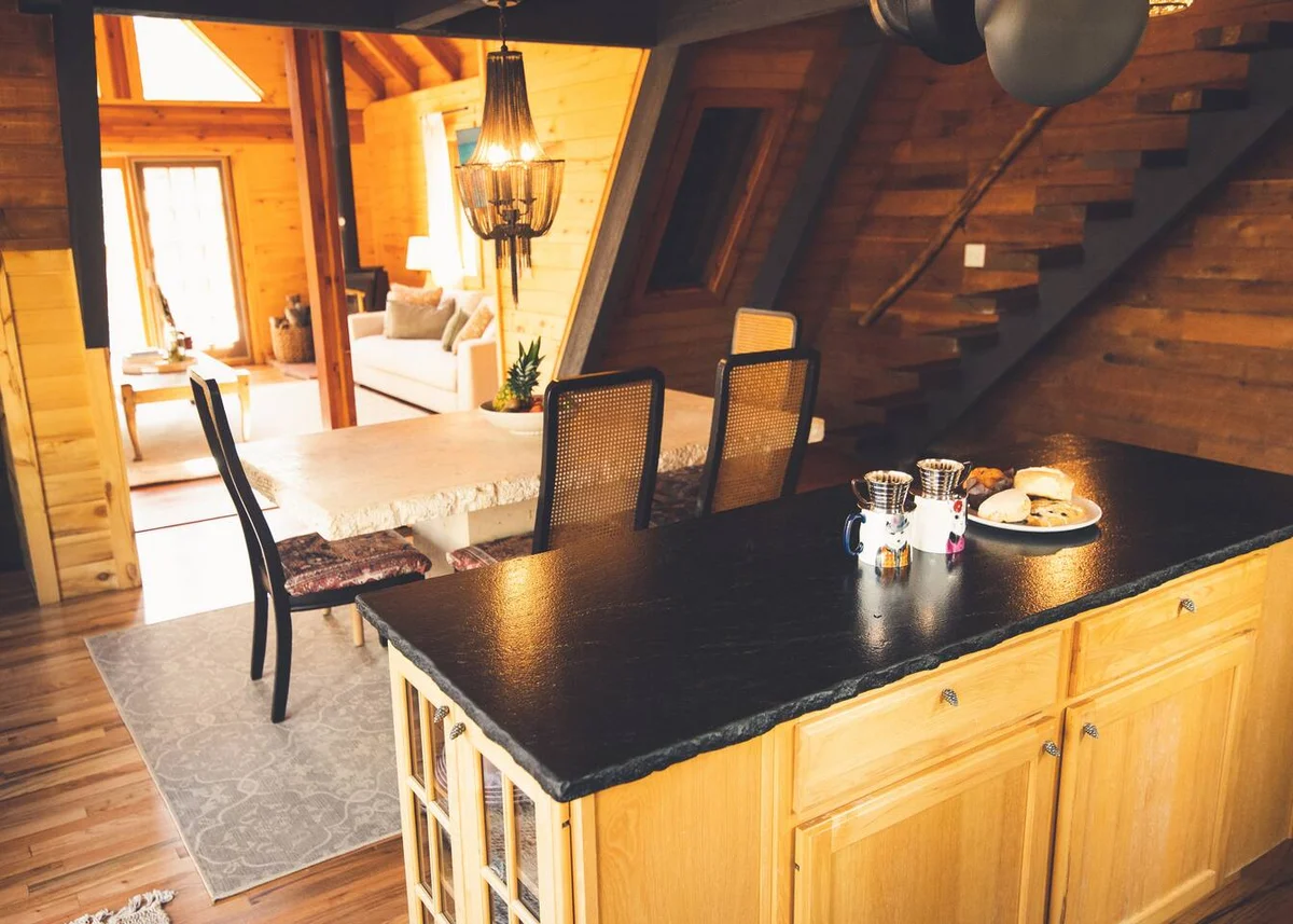 Secluded Cabin: Hot Tub, Large Deck & Fire Pit #132