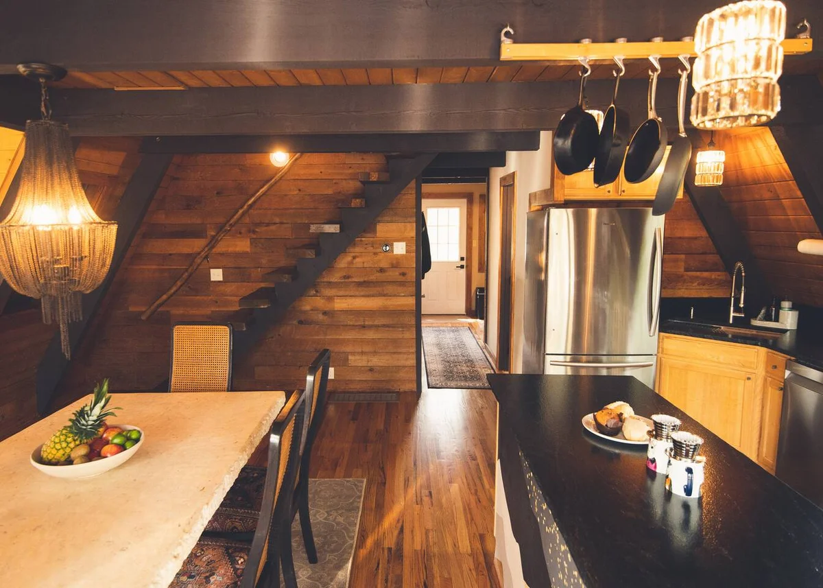 Secluded Cabin: Hot Tub, Large Deck & Fire Pit #136