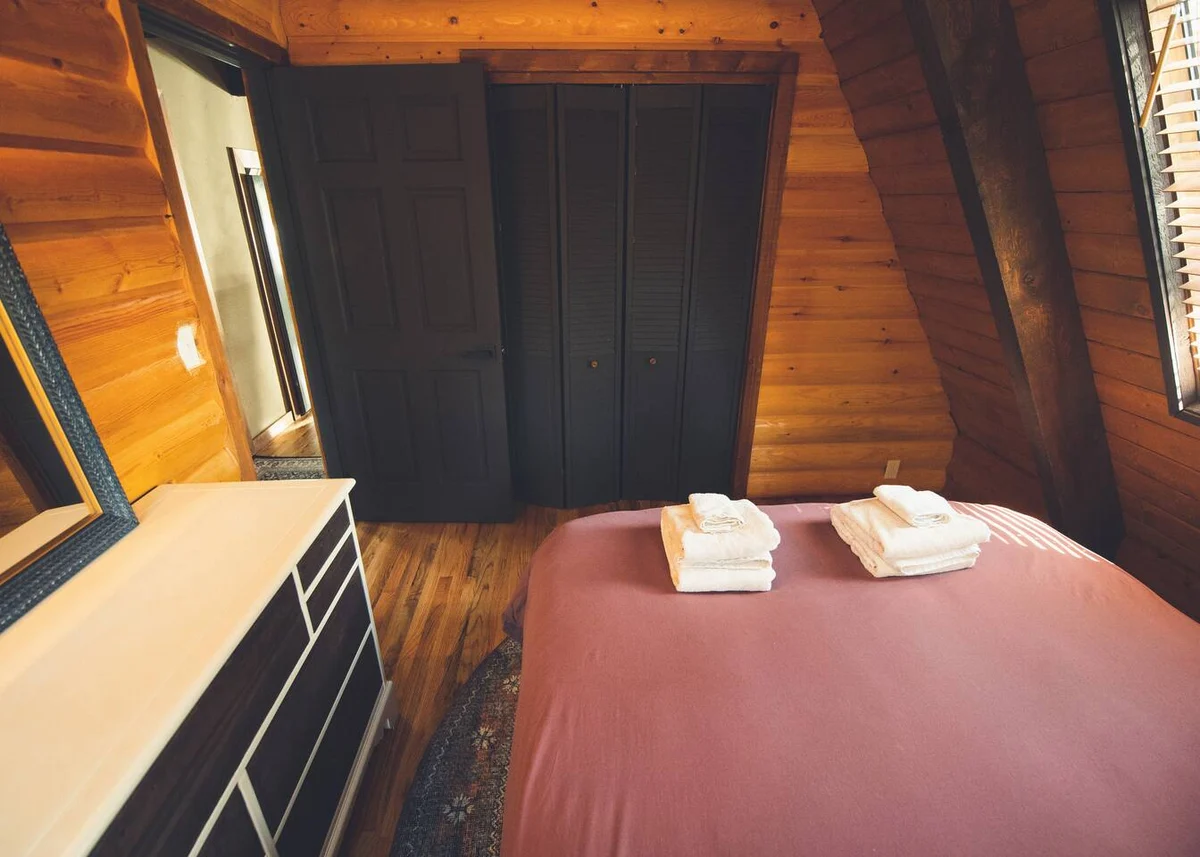 Secluded Cabin: Hot Tub, Large Deck & Fire Pit #73