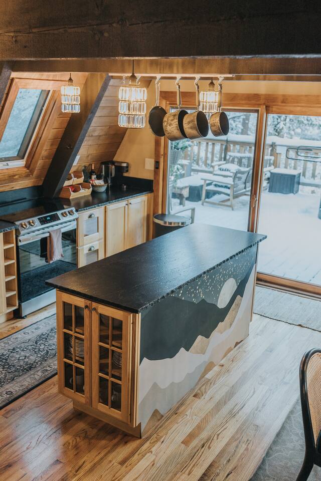 Secluded Cabin: Hot Tub, Large Deck & Fire Pit #10