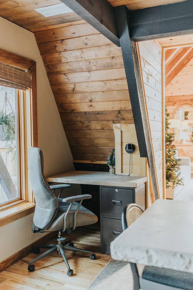 Secluded Cabin: Hot Tub, Large Deck & Fire Pit #171