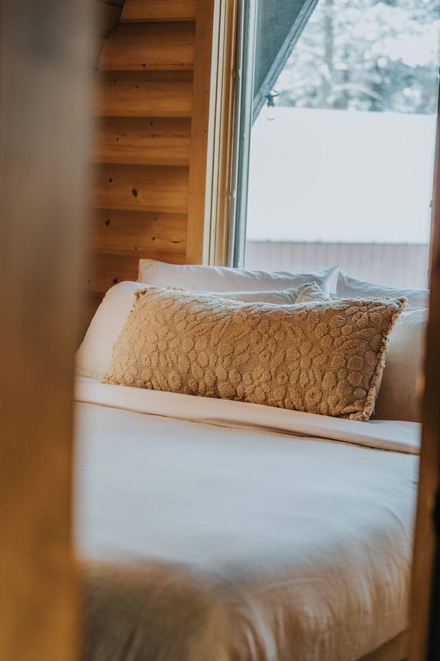 Secluded Cabin: Hot Tub, Large Deck & Fire Pit #13