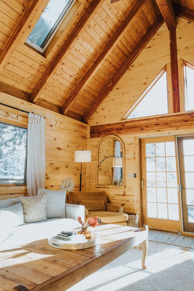 Secluded Cabin: Hot Tub, Large Deck & Fire Pit #97