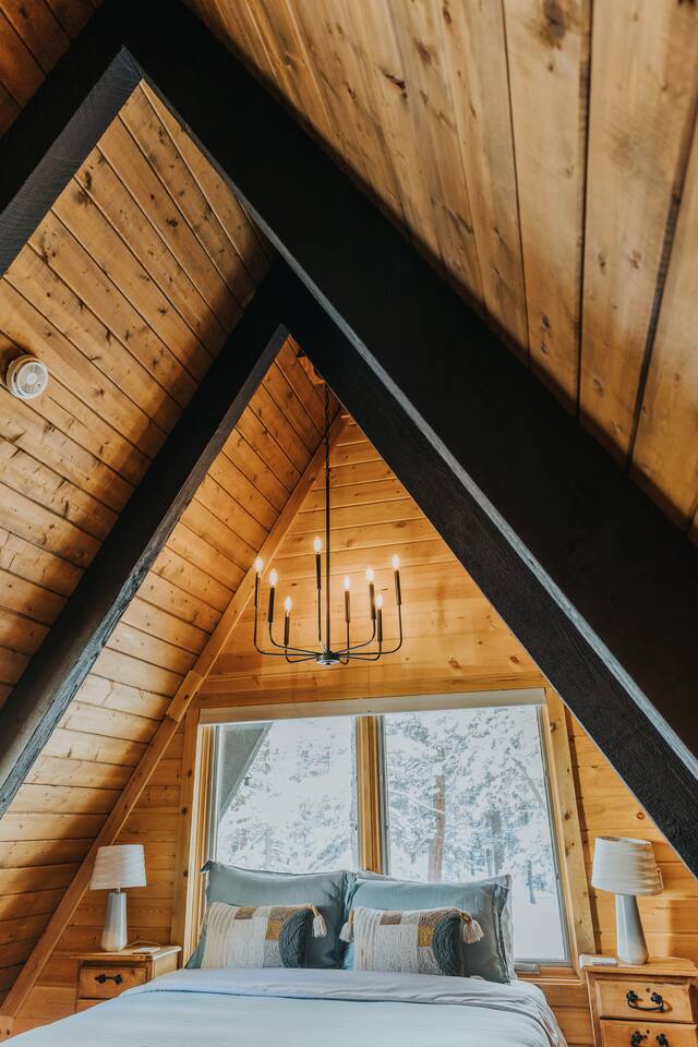 Secluded Cabin: Hot Tub, Large Deck & Fire Pit #28