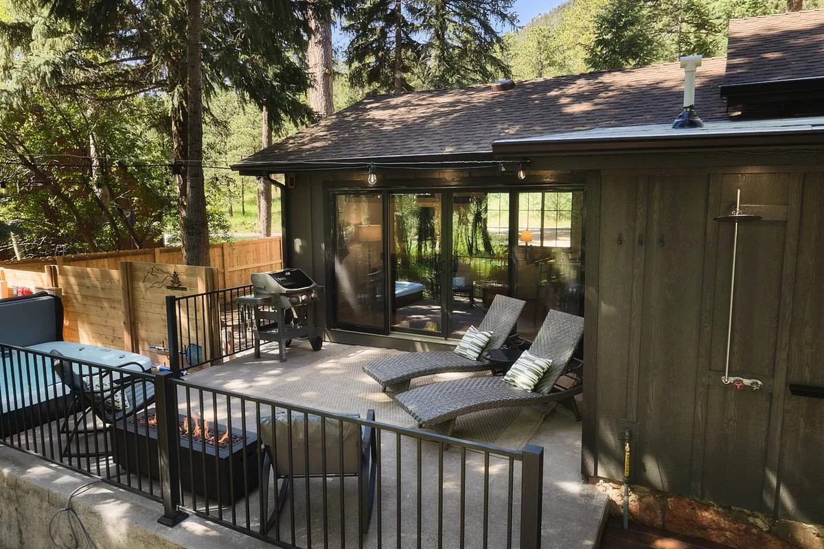 Riverside Retreat w/ Sauna, Hot Tub & Fireplace #100