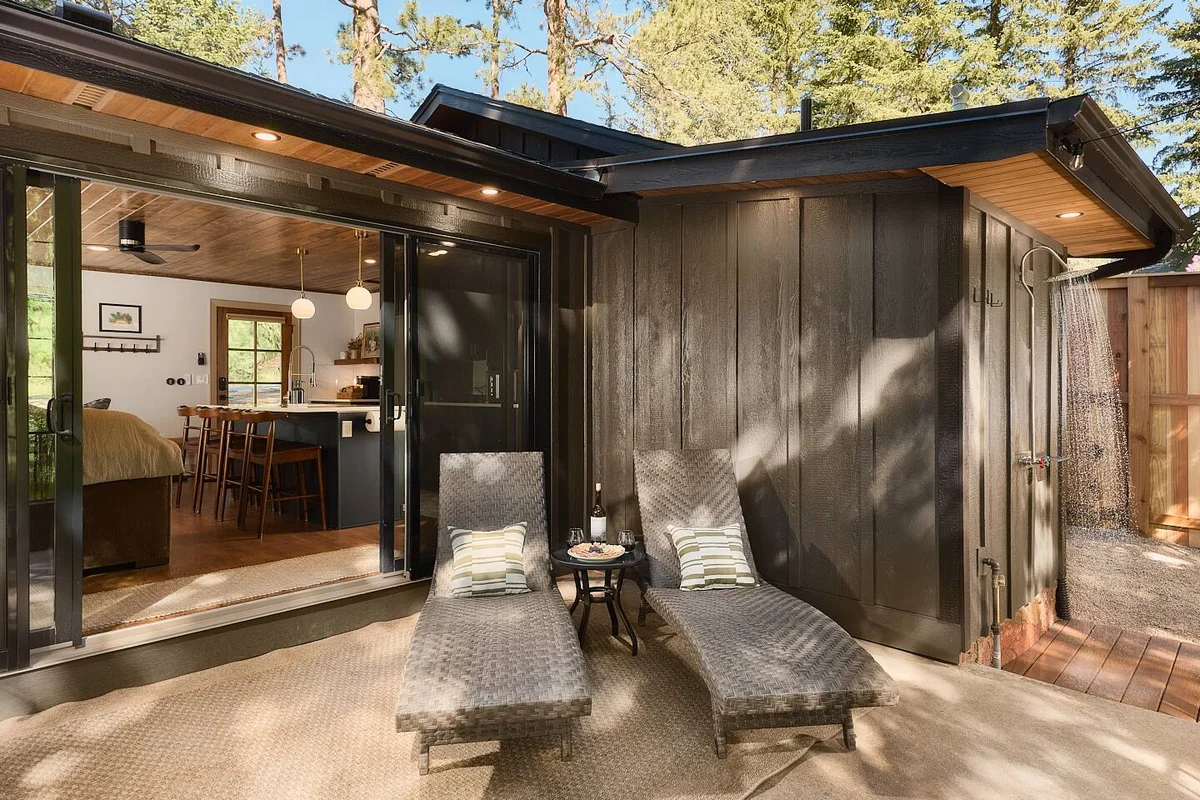Riverside Retreat w/ Sauna, Hot Tub & Fireplace #92
