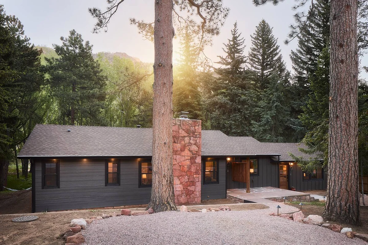 Serene Riverside Cabin: Hot Tub, Patio, Fire Pit #85