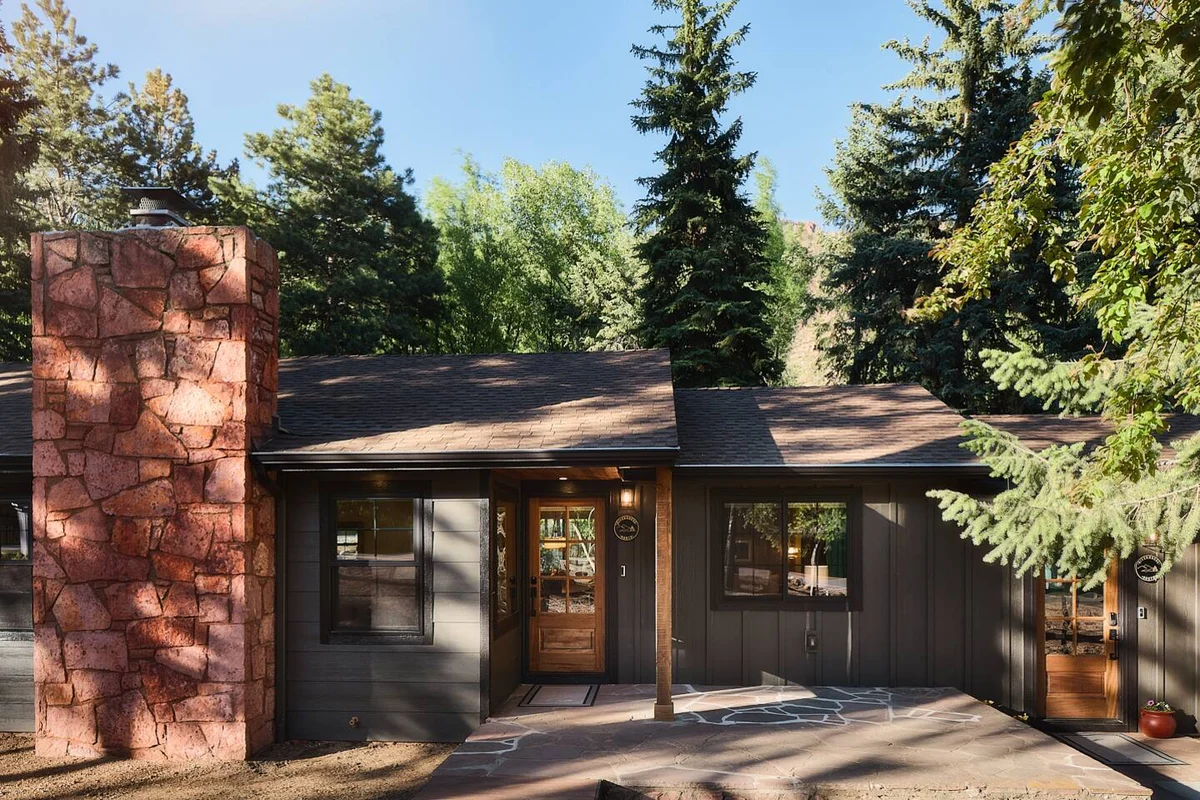 Serene Riverside Cabin: Hot Tub, Patio, Fire Pit #112
