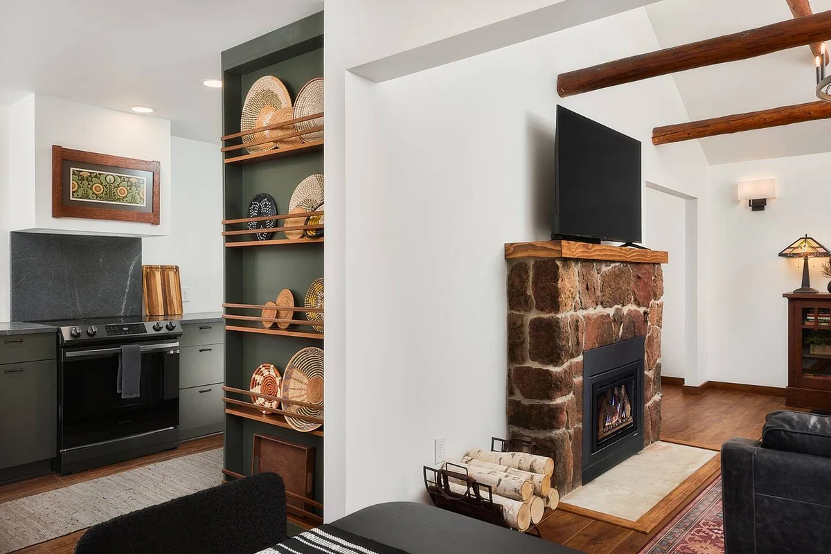 Scenic Mountain Home: Hot Tub, Fireplace & Deck #140