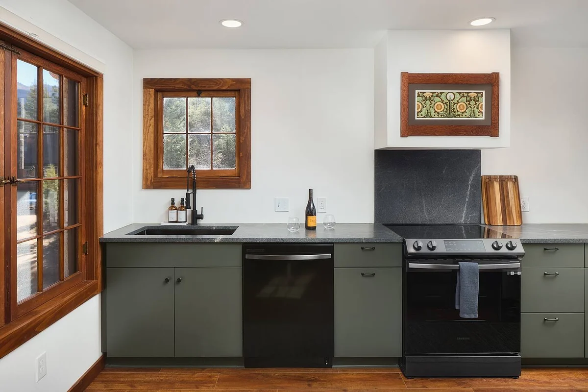 Scenic Mountain Home: Hot Tub, Fireplace & Deck #144
