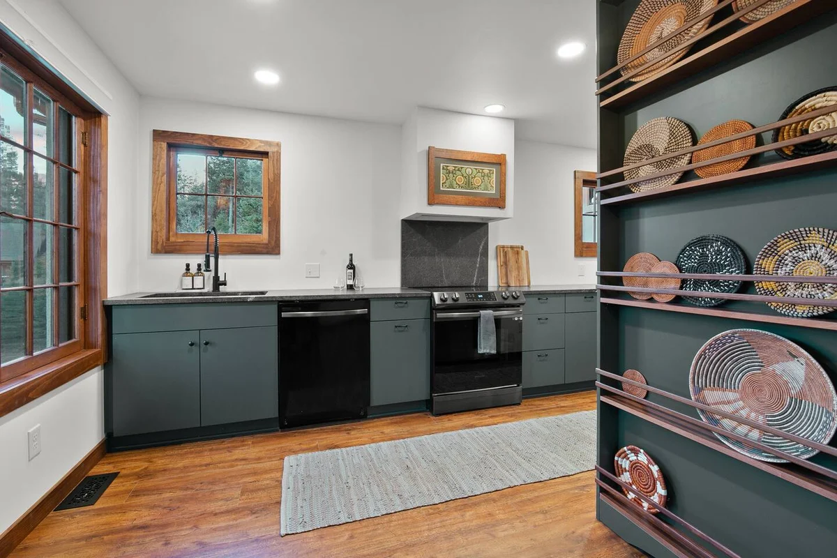 Scenic Mountain Home: Hot Tub, Fireplace & Deck #179