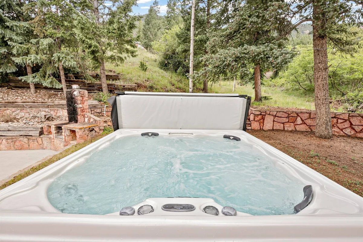 Serene Mountain Retreat: Fireplace, Hot Tub, Views #4