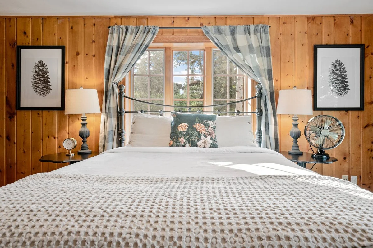 Serene Mountain Retreat: Fireplace, Hot Tub, Views #16