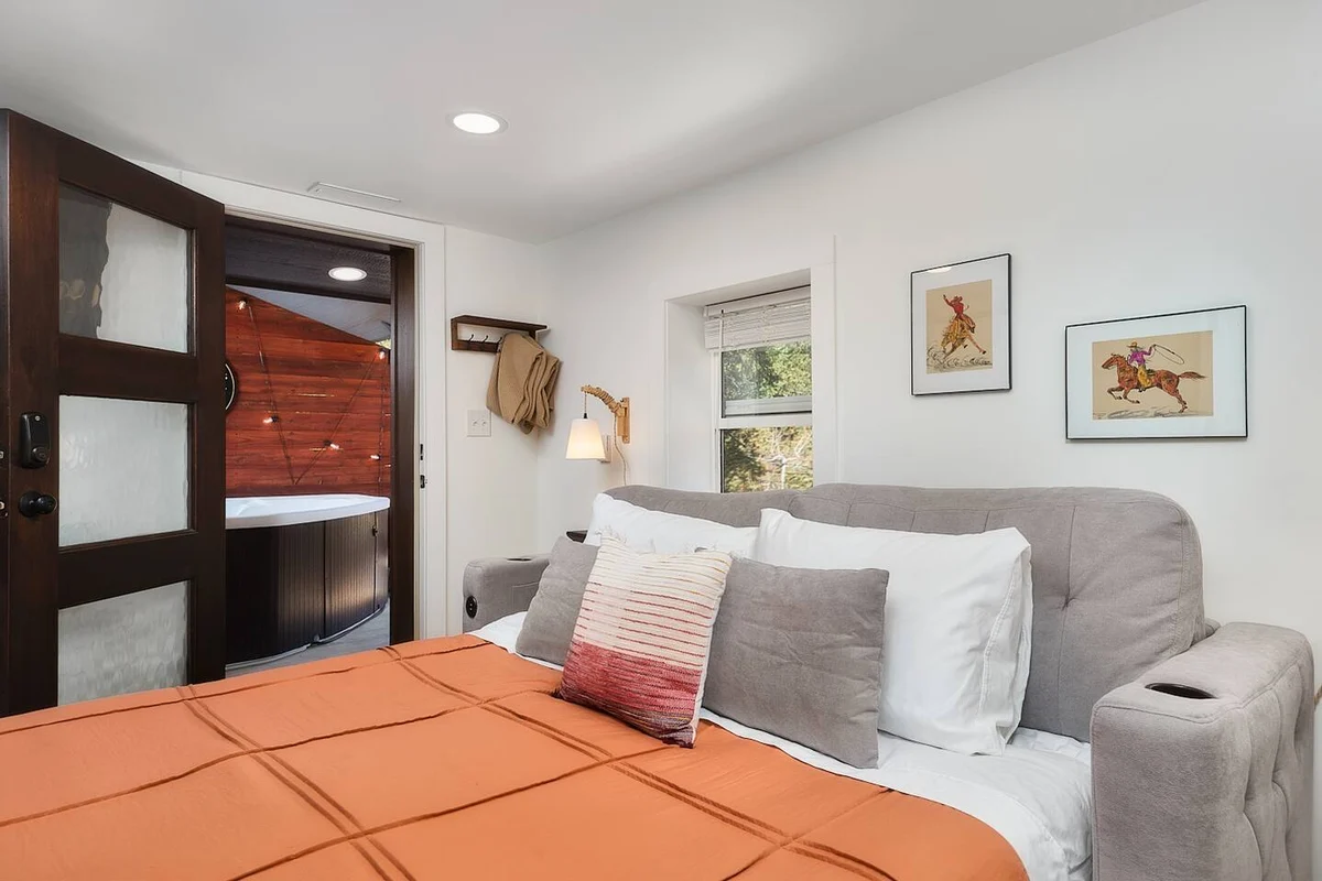 Mountain View Bungalow - Private Hot Tub #24