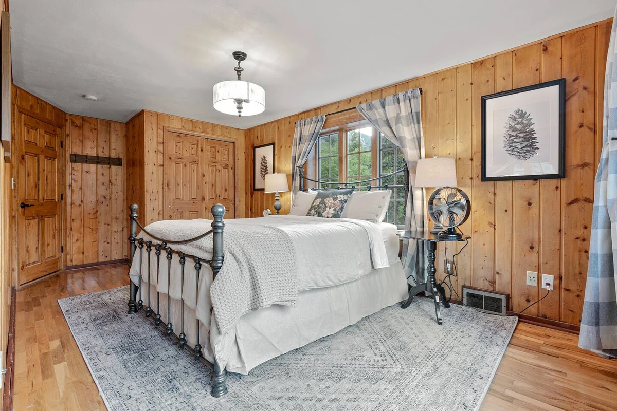 Serene Mountain Retreat: Fireplace, Hot Tub, Views #17