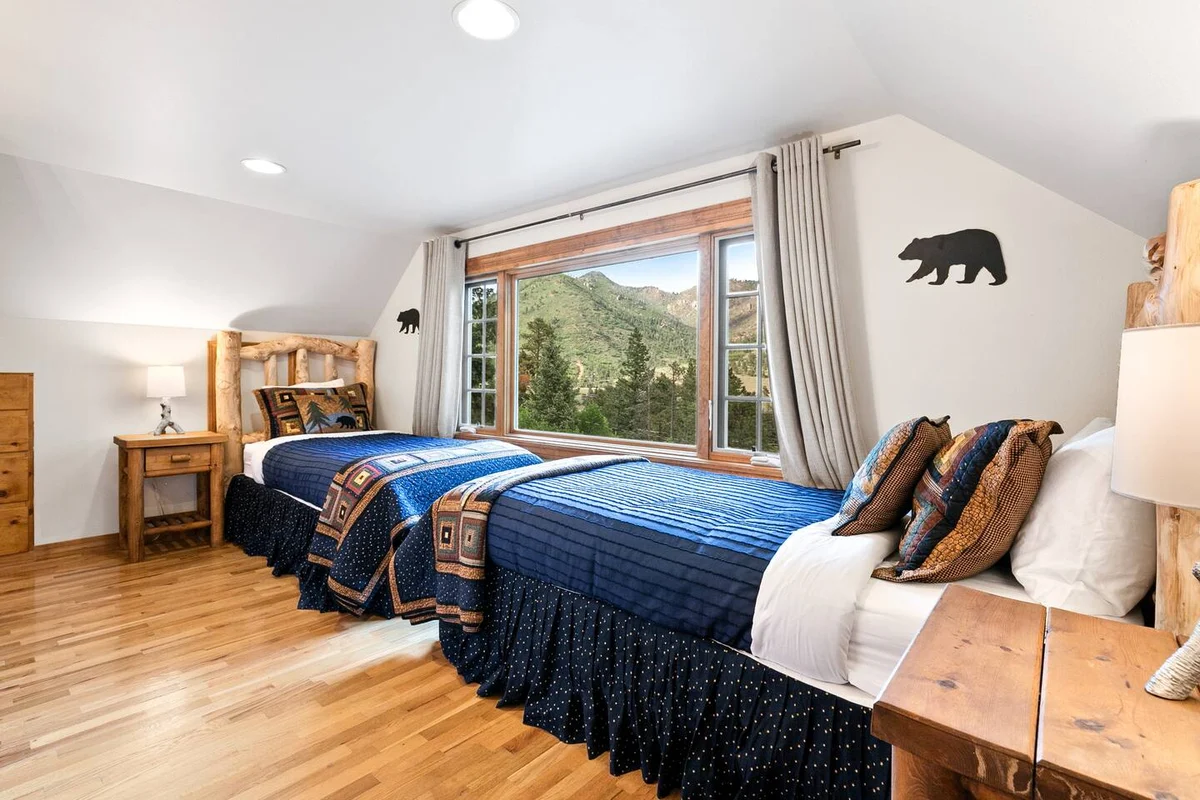 Serene Mountain Retreat: Fireplace, Hot Tub, Views #52