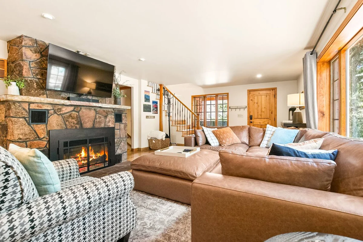 Serene Mountain Retreat: Fireplace, Hot Tub, Views #81