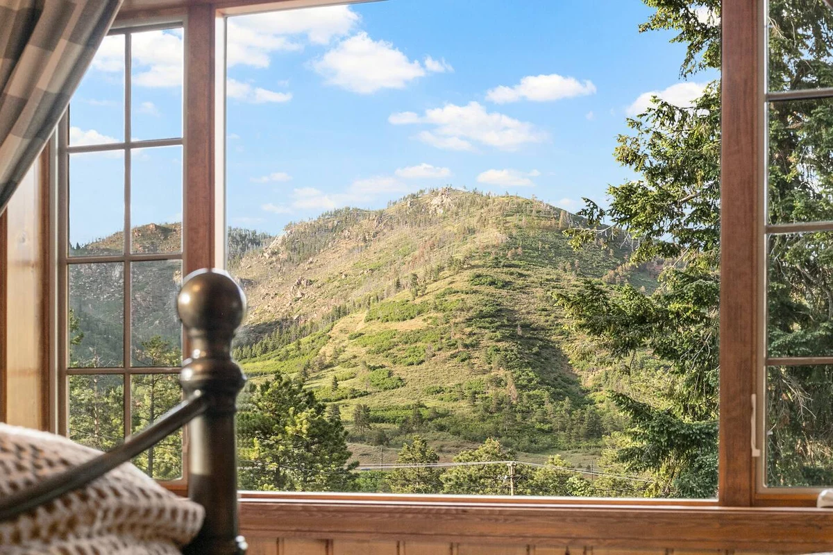 Serene Mountain Retreat: Fireplace, Hot Tub, Views #23