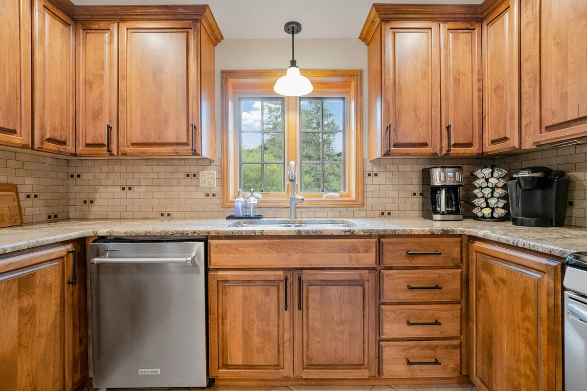 Serene Mountain Retreat: Fireplace, Hot Tub, Views #28