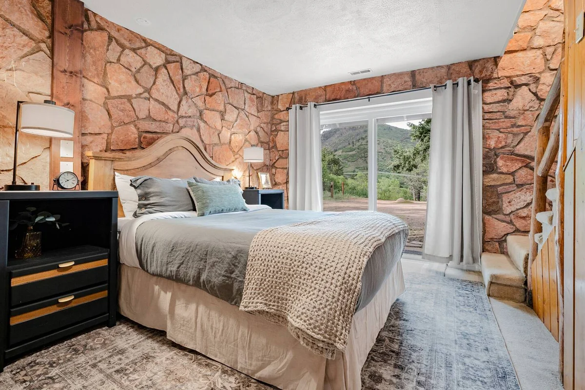 Serene Mountain Retreat: Fireplace, Hot Tub, Views #14