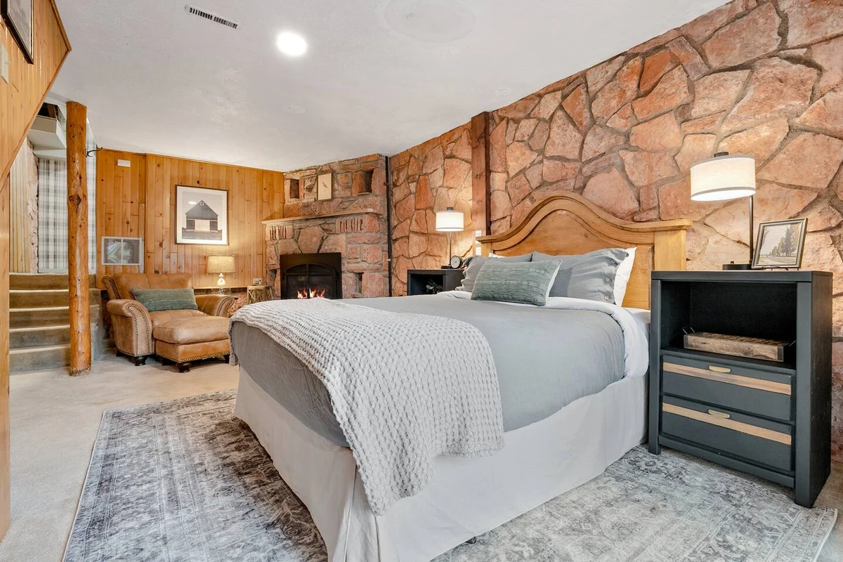 Serene Mountain Retreat: Fireplace, Hot Tub, Views #25