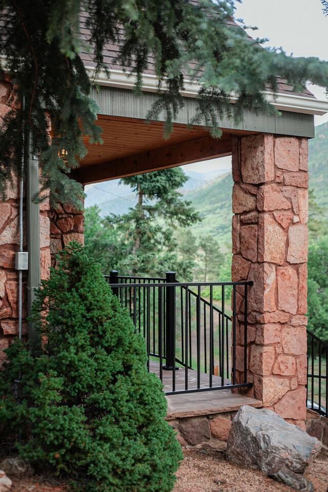 Serene Mountain Retreat: Fireplace, Hot Tub, Views #92