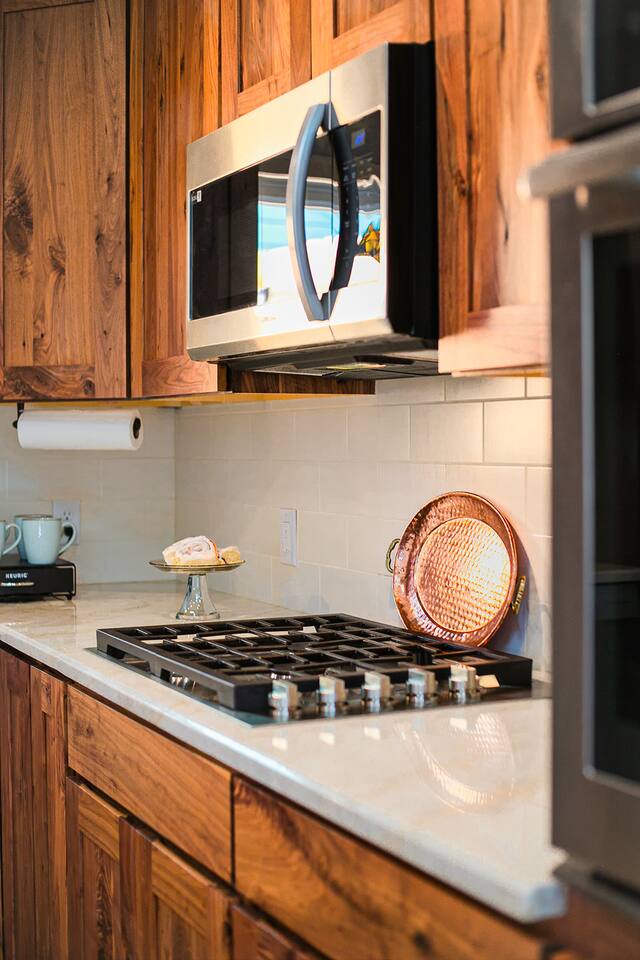 The Blue Spruce DT Luxe Cottage - Holiday Home #30