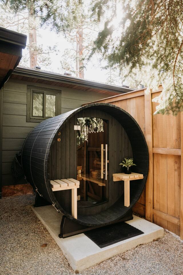 Peaceful Retreat w/ TWO Hot Tubs, Sauna, Fire Pits #82