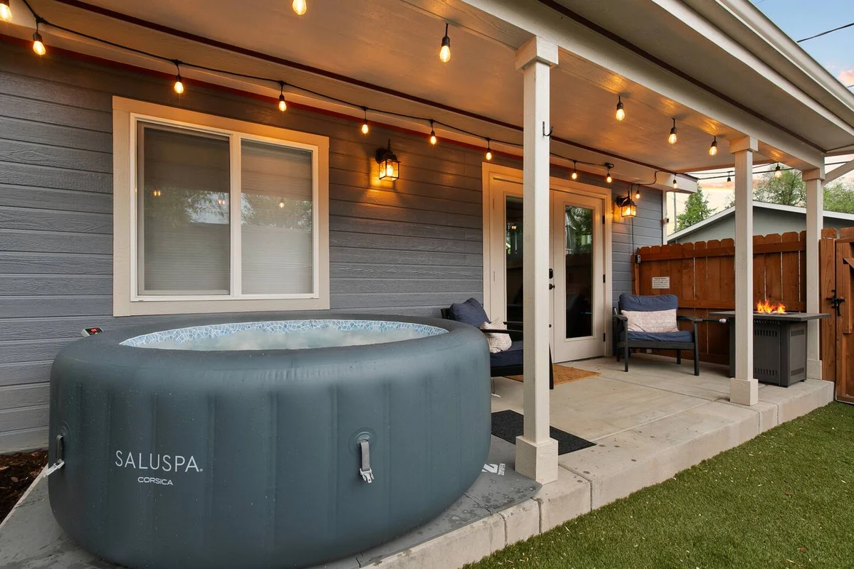 The Blue Spruce DT Luxe Cottage - Holiday Home #74