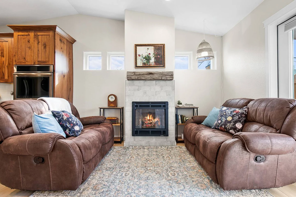 The Blue Spruce DT Luxe Cottage - Holiday Home #72