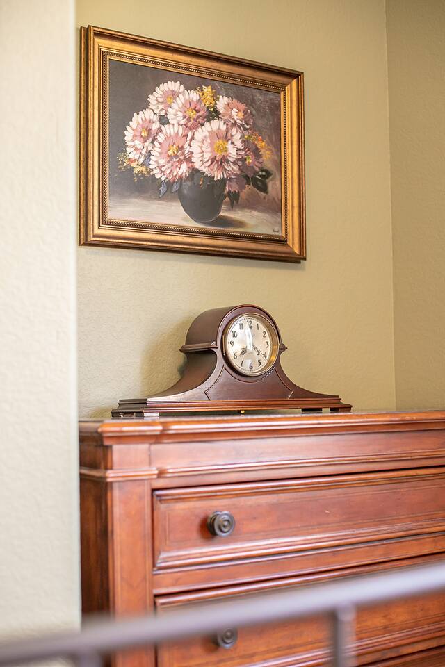 The Blue Spruce DT Luxe Cottage - Holiday Home #9