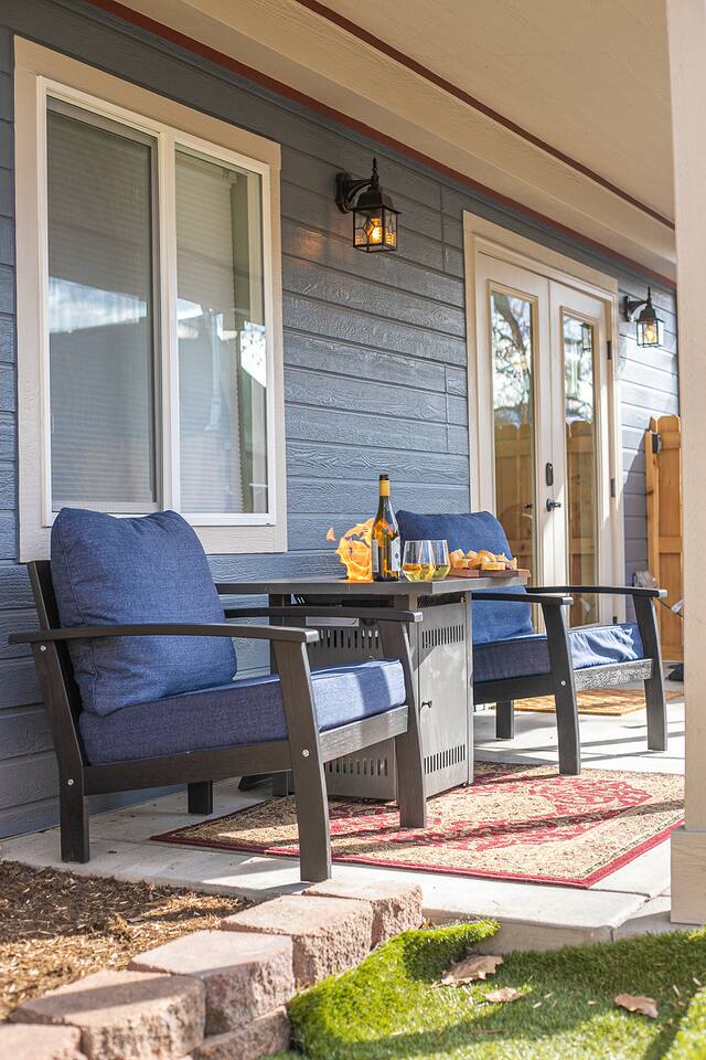 The Blue Spruce DT Luxe Cottage - Holiday Home #60