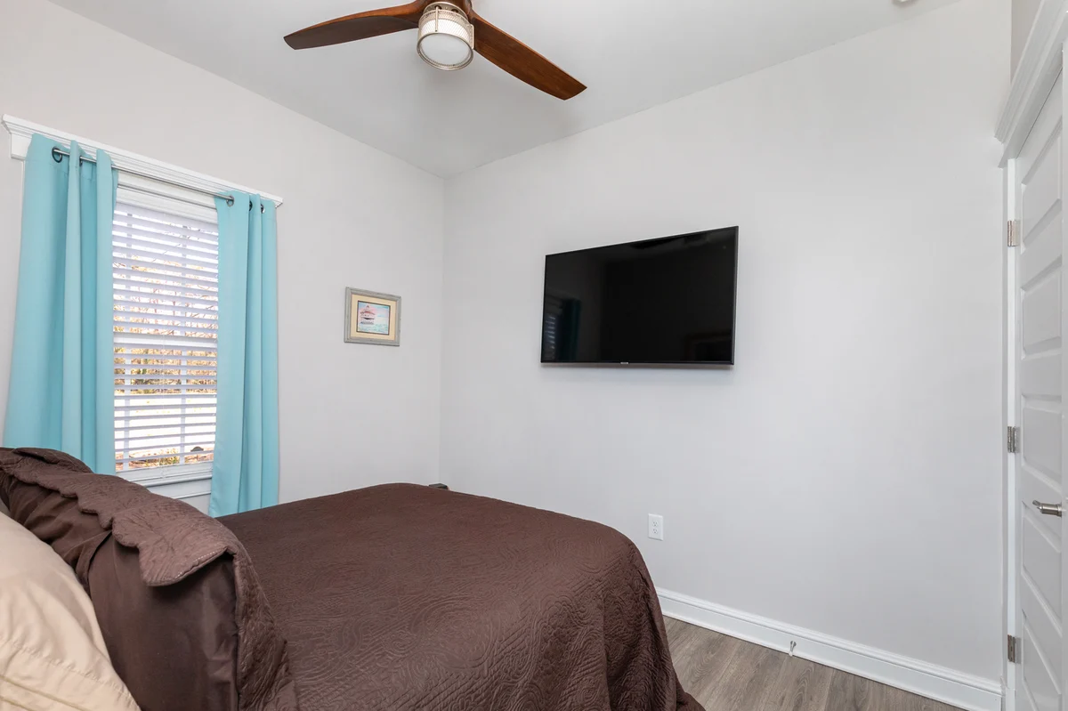 Bedroom 1 image 1