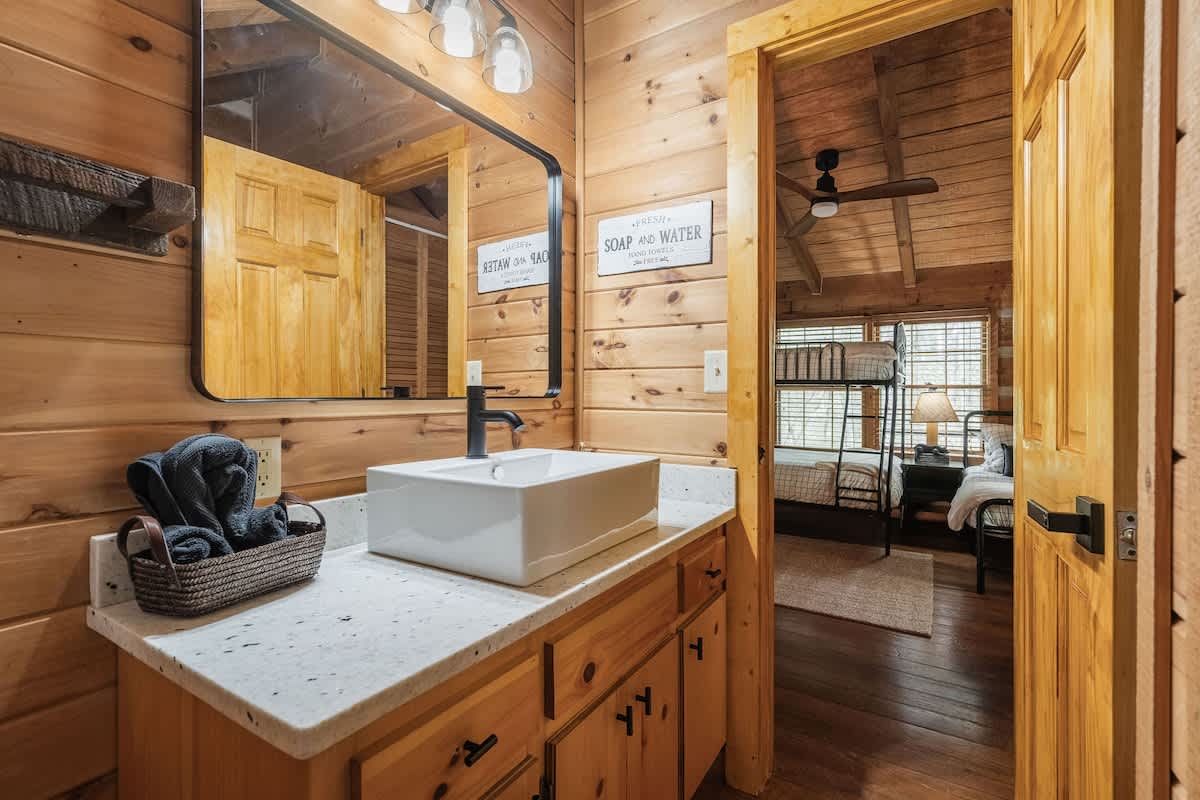 Creekside Cabin #4