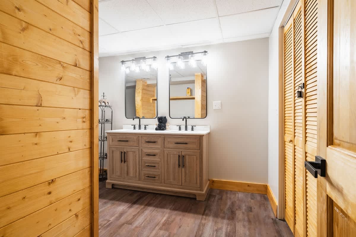 Creekside Cabin #119