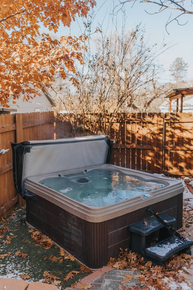 Spacious Downtown Family Home: Hot Tub & Fire Pit #52
