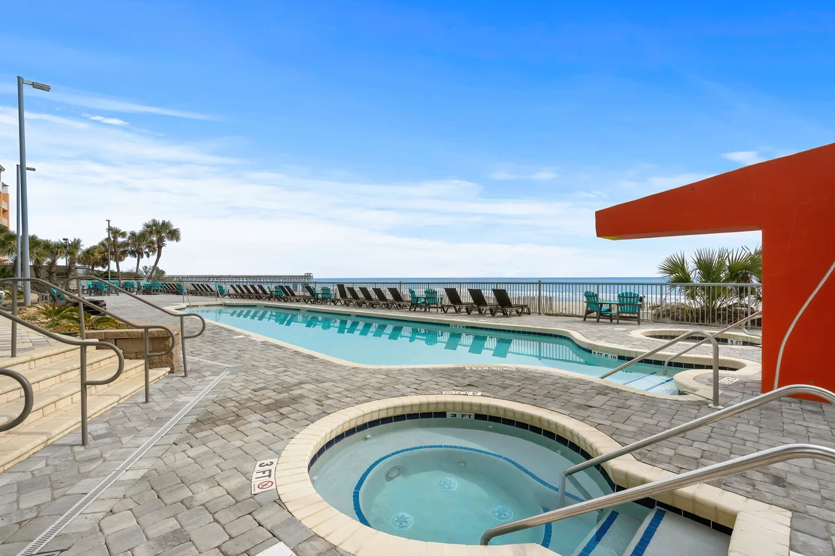 Oceans One 404 property photo 3