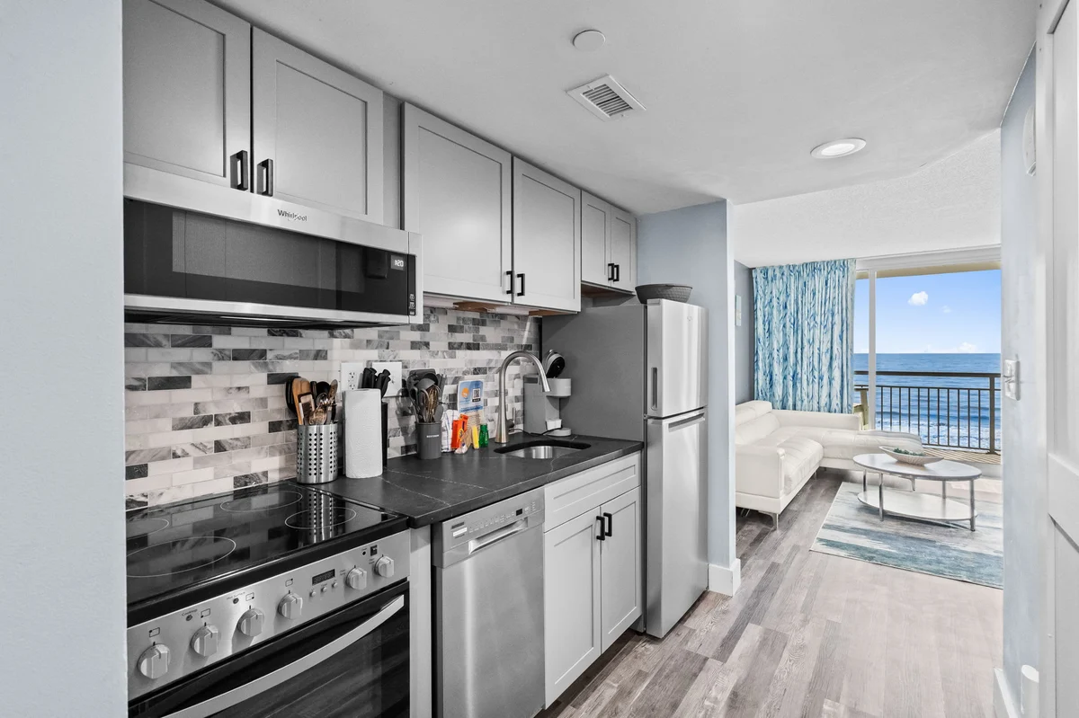 Oceans One 404 property photo 4